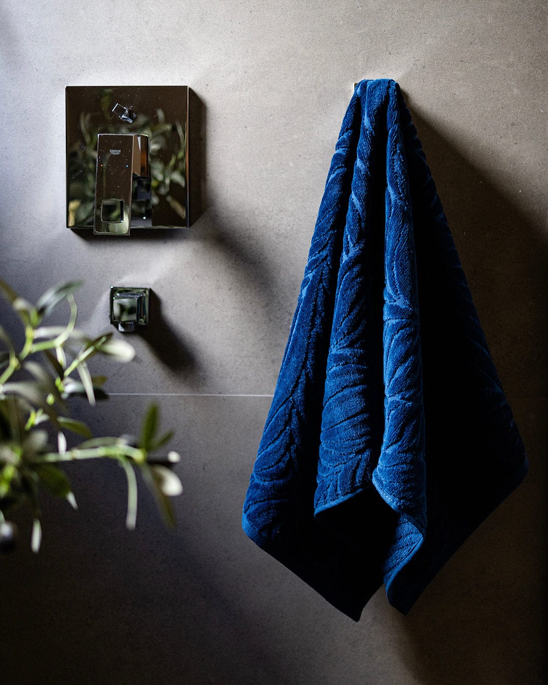 Vine Jacquard Towel 600GSM