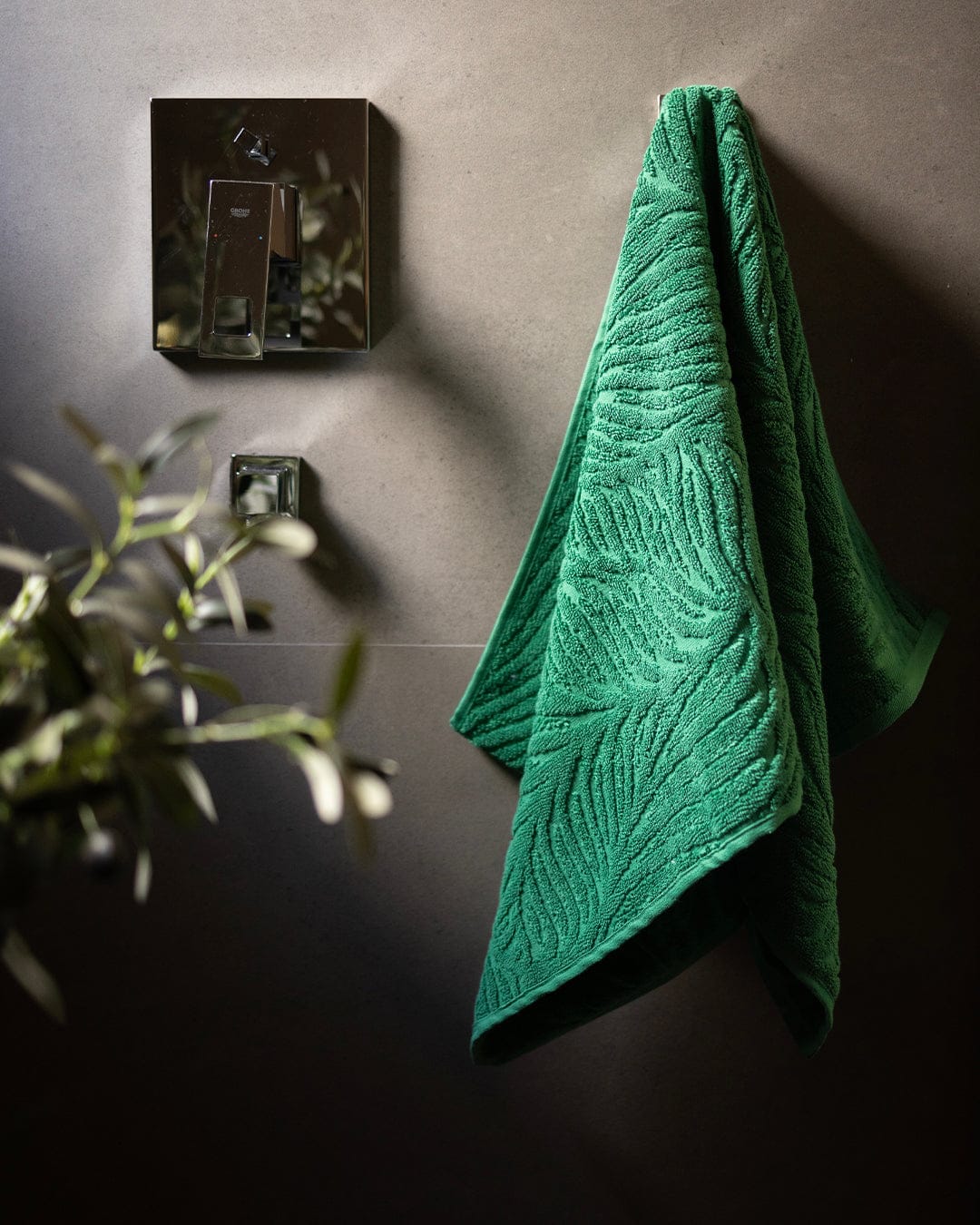 Vine Jacquard Towel 600GSM