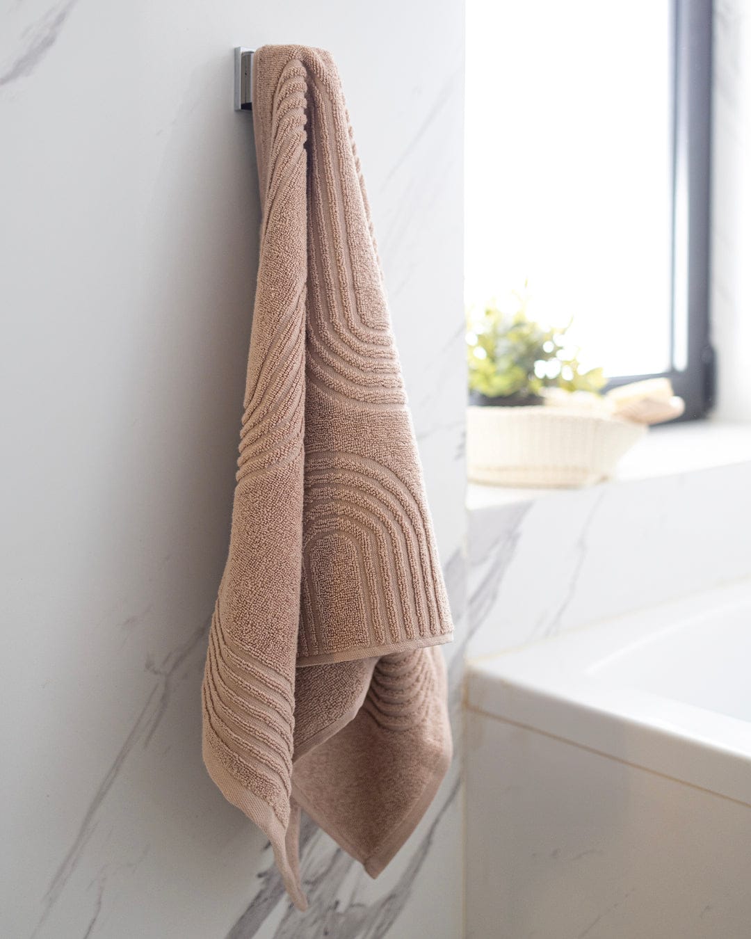 Zigzag Jacquard Towel 600 GSM