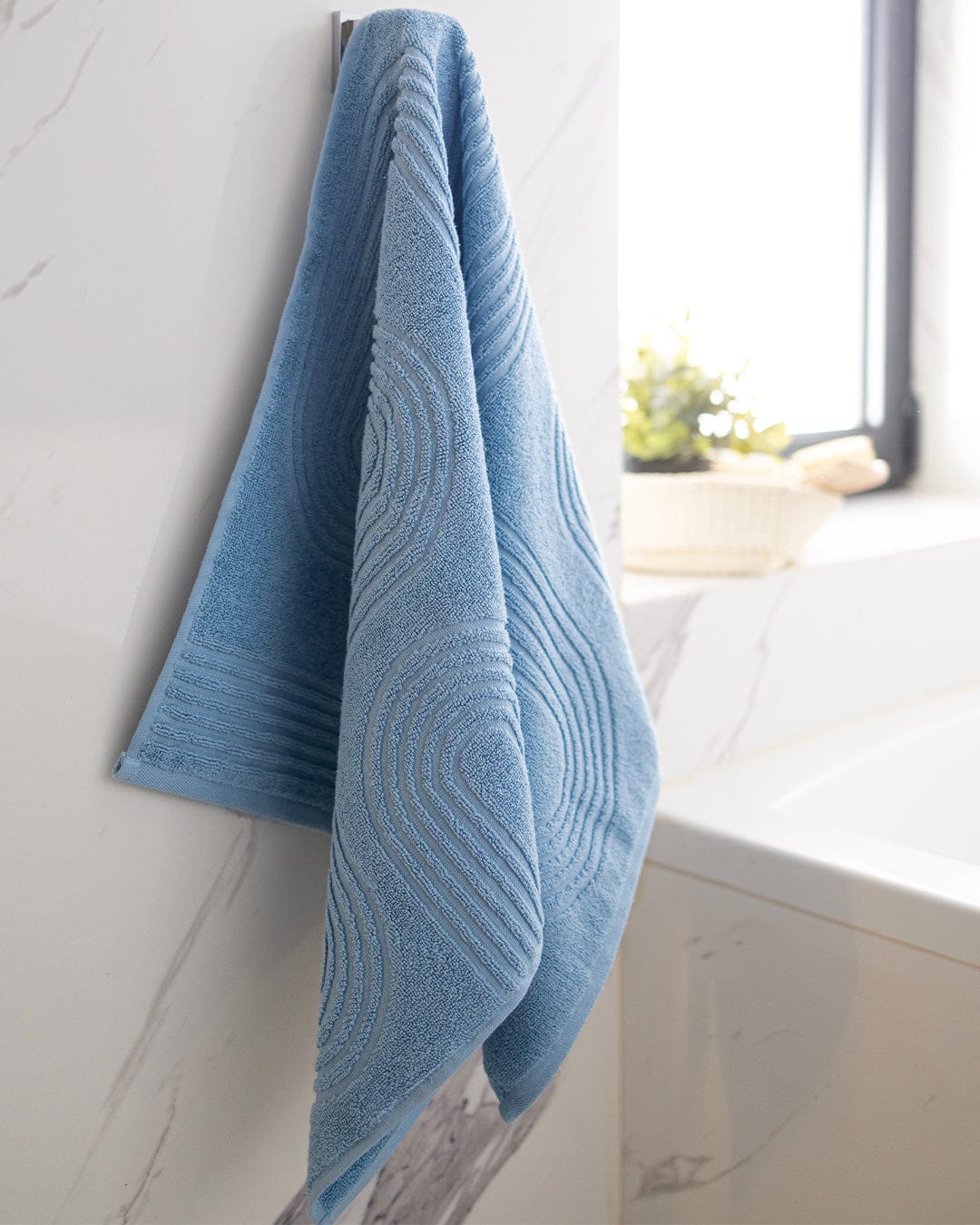 Zigzag Jacquard Towel 600 GSM