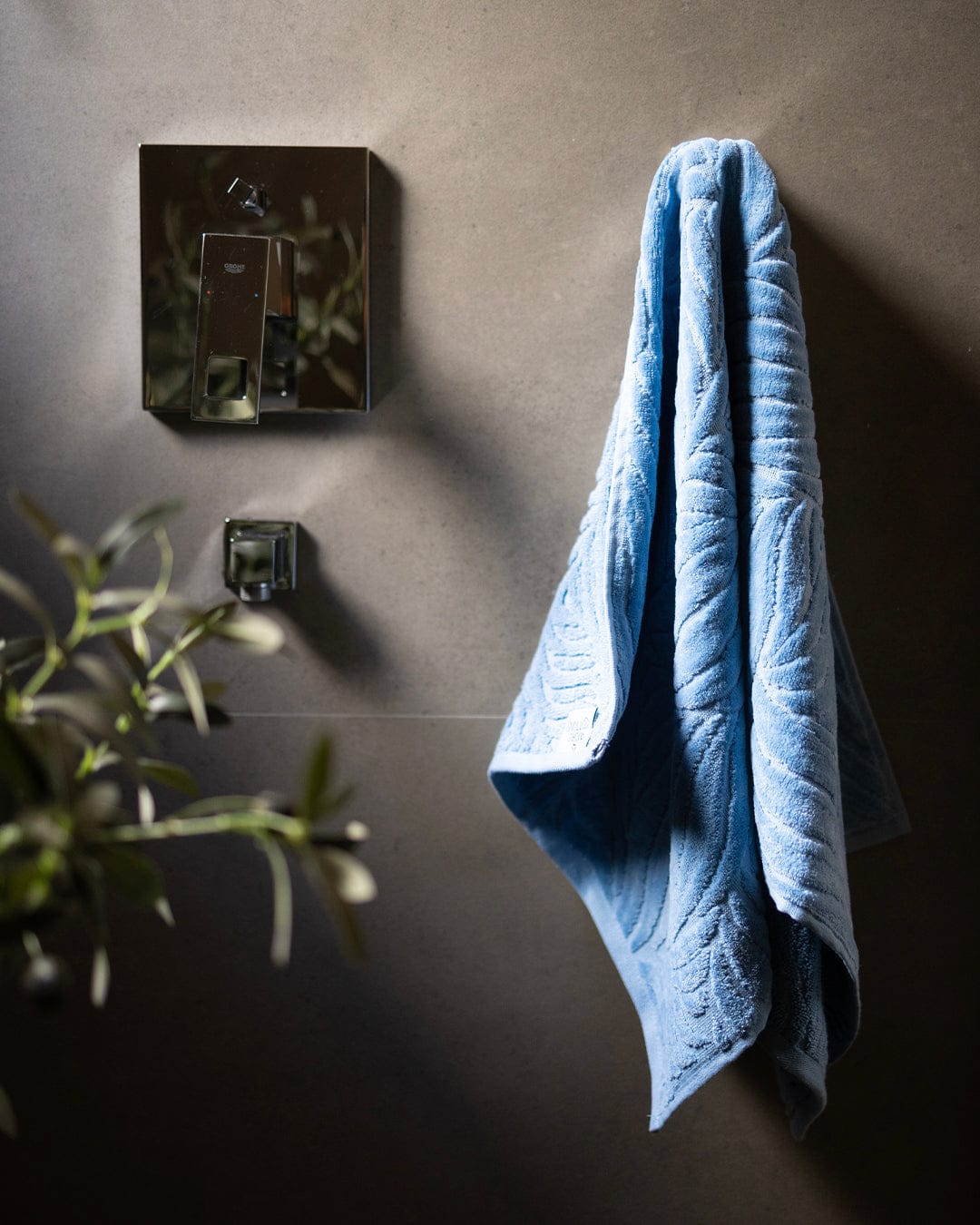 Vine Jacquard Towel 600GSM