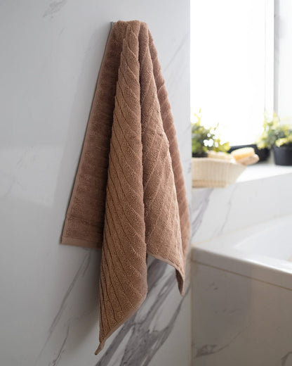 Dashes Jacquard Towel 550GSM