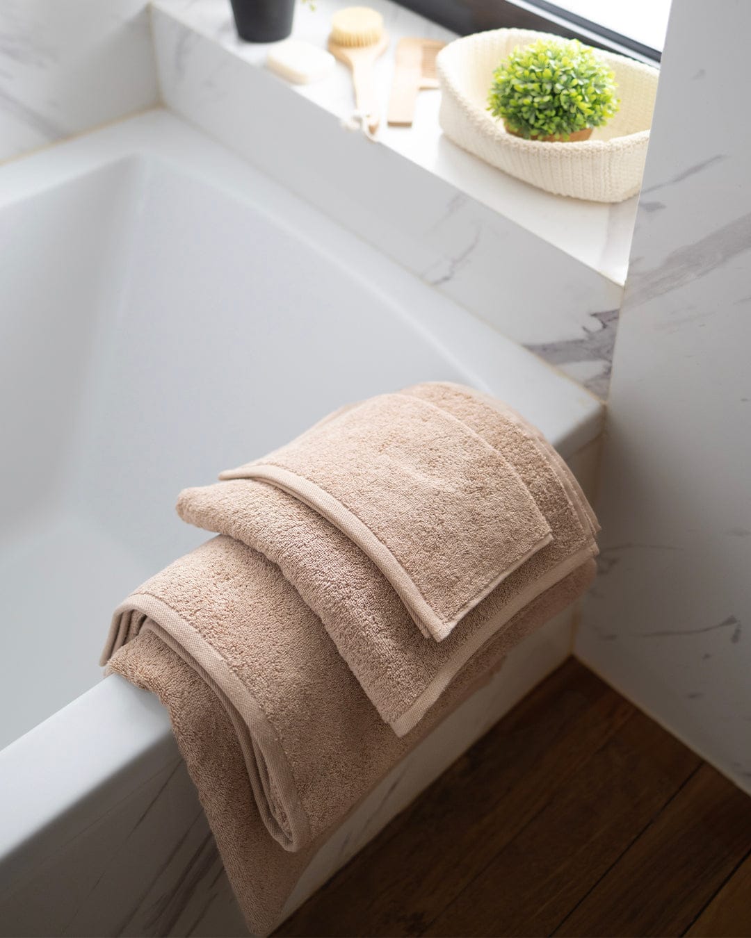 Plain Cotton Bath Towels 600 GSM – Soft & Absorbent
