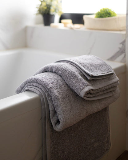 Plain Cotton Bath Towels 600 GSM – Soft & Absorbent