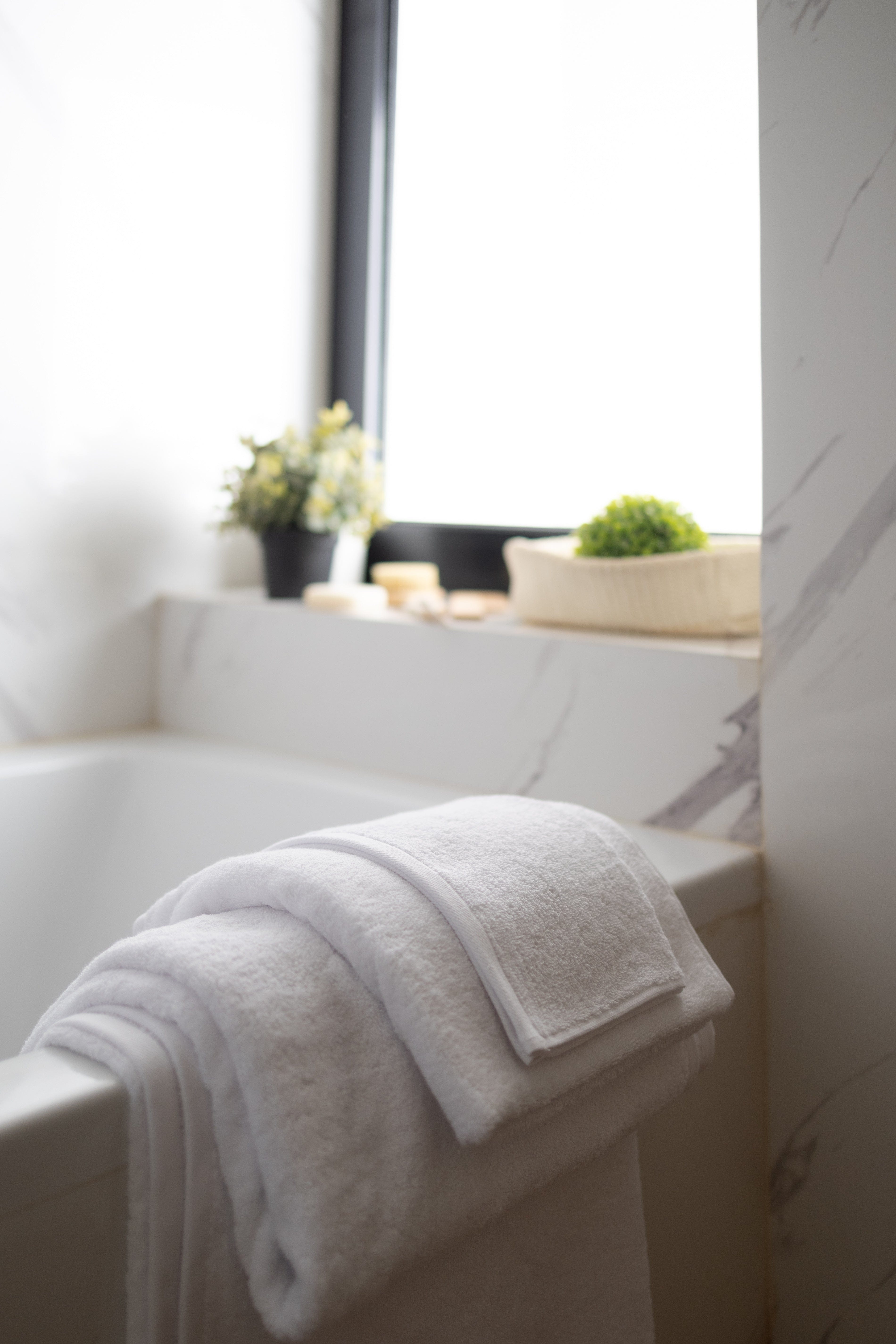 Plain Cotton Bath Towels 600 GSM – Soft & Absorbent