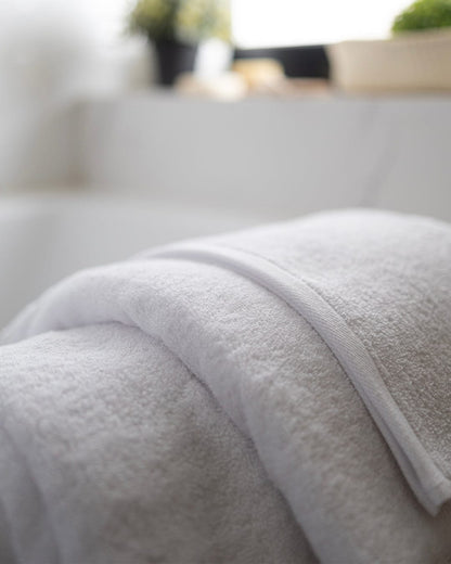 Plain Cotton Bath Towels 600 GSM – Soft & Absorbent