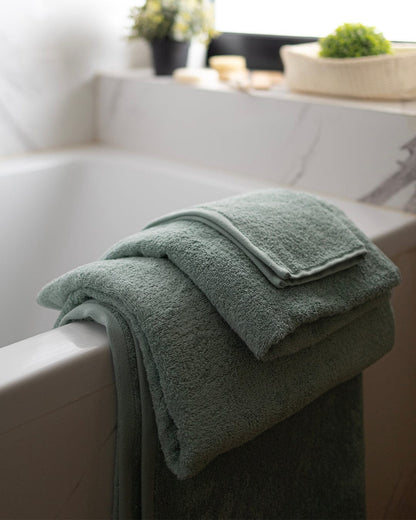 Plain Cotton Bath Towels 600 GSM – Soft & Absorbent