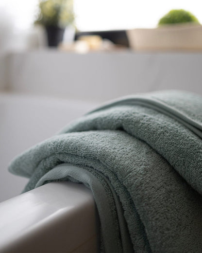 Plain Cotton Bath Towels 600 GSM – Soft & Absorbent