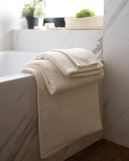 Plain Cotton Bath Towels 600 GSM – Soft & Absorbent