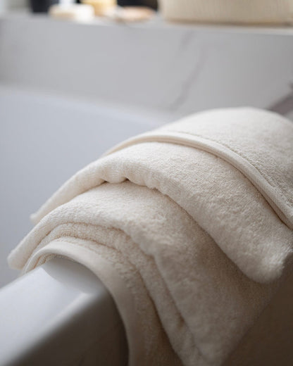 Plain Cotton Bath Towels 600 GSM – Soft & Absorbent
