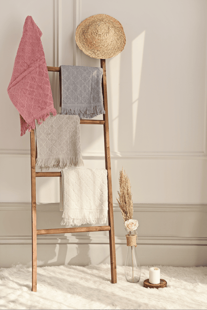 Trifle Jacquard Towel 600 GSM